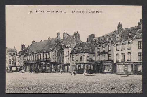 Saint-Omer (P.-de-C.) : Un coin de la Grand'Place