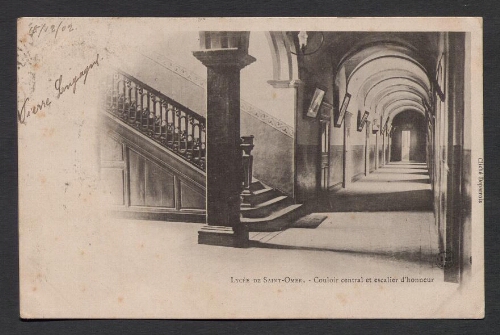 Lycée de Saint-Omer : Couloir central et escalier d'honneur