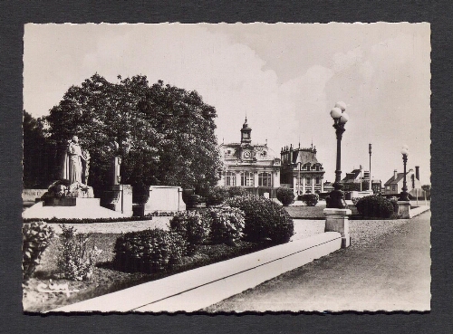 St-Omer (P.-de-C.) : Le Monument aux Morts - La Gare