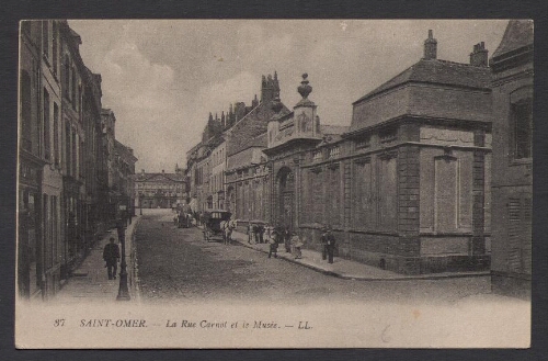 Saint-Omer : La Rue Carnot et le Musée