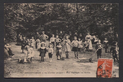 Saint-Omer : Le Jardin public - Les enfants au Sable
