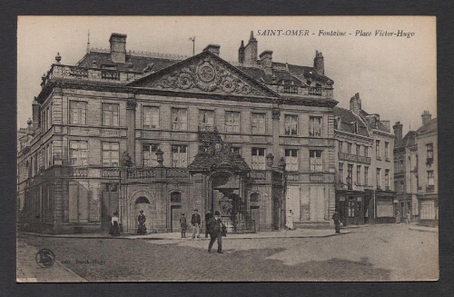 Saint-Omer : Fontaine - Place Victor-Hugo