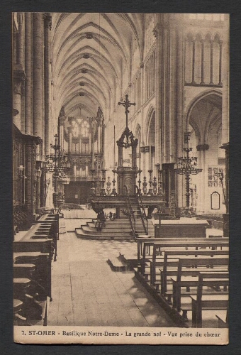 St-Omer : Basilique Notre-Dame - La grande nef - Vue prise du chœur