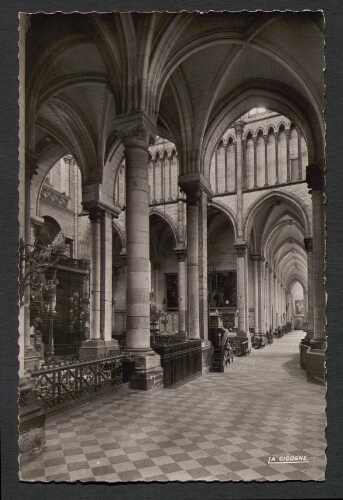 Saint-Omer (P.-de-C.): Intérieur de la Cathédrale