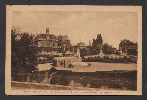 Saint-Omer (P.-de-C.) : Le Monument aux Morts de la Grande Guerre (1914-1918) et la Gare