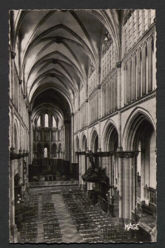 St-Omer (P.-de-C.) : Intérieur de l'église Notre-Dame - "La Nef"