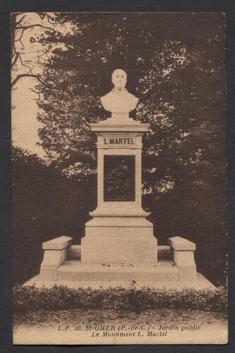 St-Omer (P.-de-C.) : Jardin public - Le Monument L. Martel