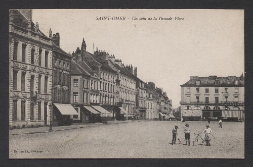 Saint-Omer : Un coin de la Grande Place
