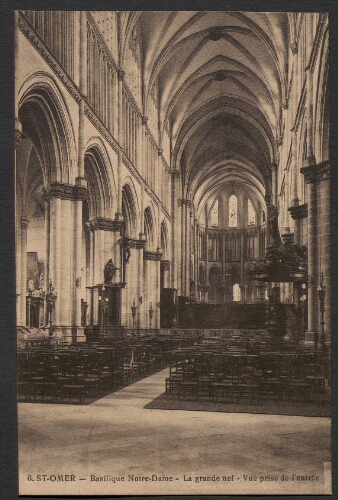 St-Omer : Basilique Notre-Dame - la grande nef - Vue prise de l'entrée