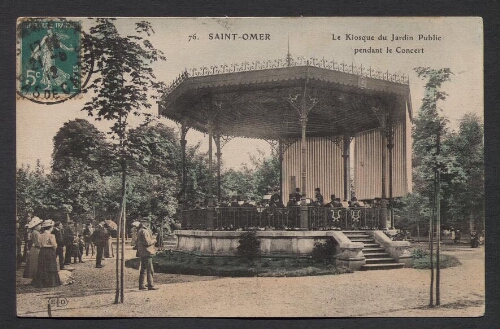 Saint-Omer : Le Kiosque du Jardin Public pendant le concert