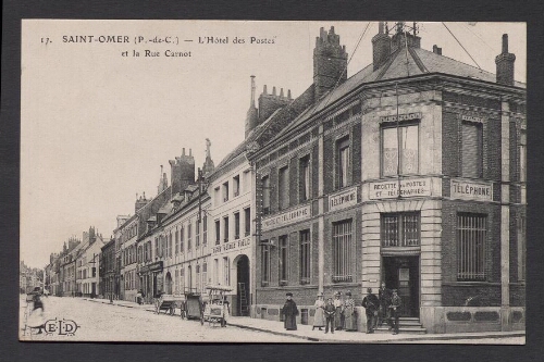 Saint-Omer (P.-de-C.) : L'Hôtel des Postes et la Rue Carnot