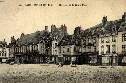 Saint-Omer (P.-de-C.) - Un coin de la Grand'Place