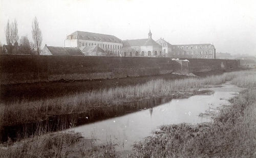 Saint-Omer, démantèlement des fortifications entre le faubourg du Haut-Pont et la porte de Calais. Le pensionnat Saint-Joseph