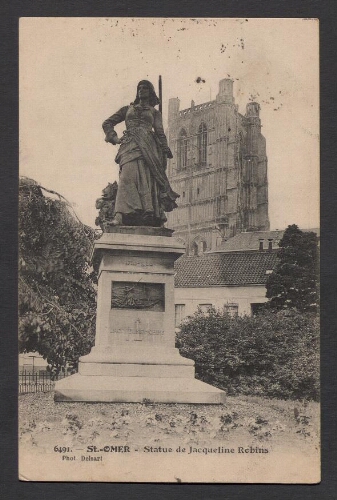 St-Omer : Statue de Jacqueline Robins
