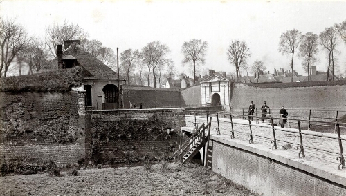 Saint-Omer, fortifications. Porte d'Arras et corps de garde