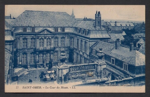 Saint-Omer : La Cour du Musée