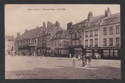 Saint-Omer : Grande Place - Les Cafés