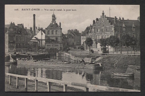 Saint-Omer : Vue sur le canal, le pont levis