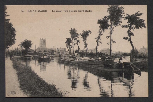 Saint-Omer : Le canal, vers l'écluse Saint-Bertin