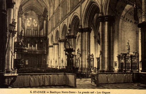 St-Omer : Basilique Notre-Dame. La grande nef. Les Orgues.